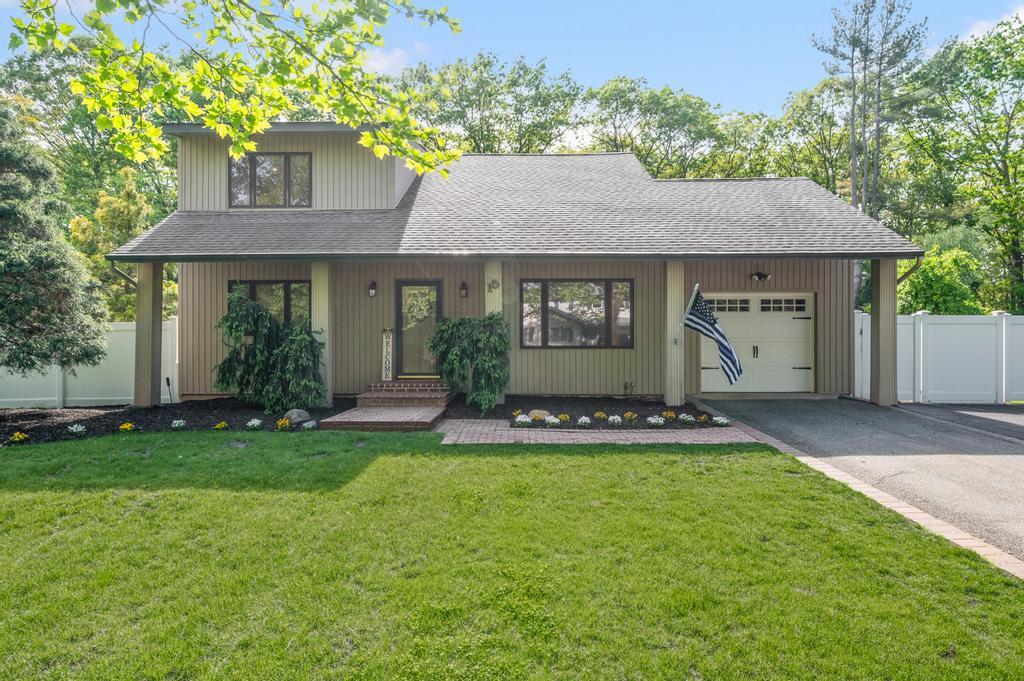 Property for Sale at Patricia Lane, South Setauket, Hamptons, NY - Bedrooms: 4 
Bathrooms: 2  - $725,000