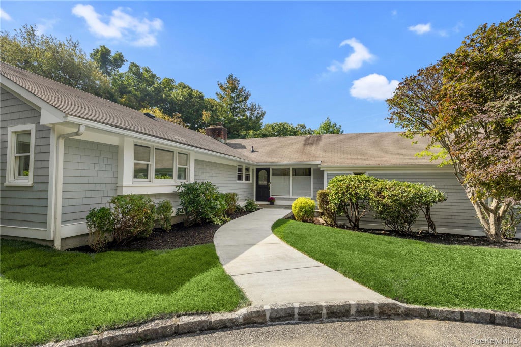 Photo of 10 Skyview Drive, Armonk, NY 10504 (MLS # 1062512)