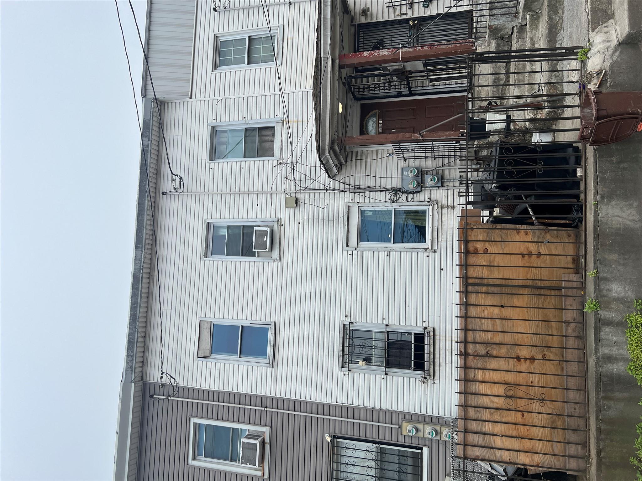Liberty Avenue, Jamaica, Queens, NY - 7 Bedrooms  
3.5 Bathrooms  
13 Rooms - 