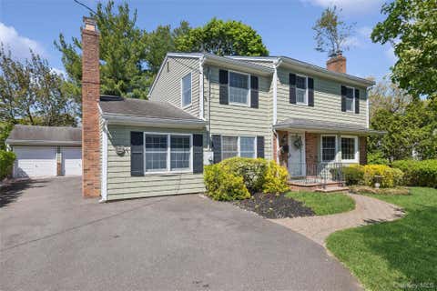 Homes For Sale - 22 Baylis Place<br/> Syosset, NY 11791