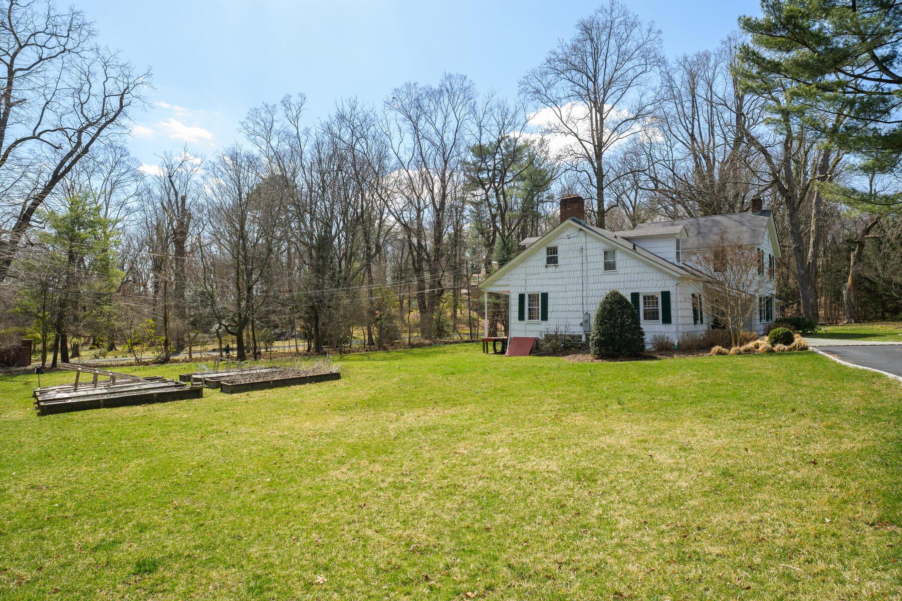 180 N Post Road, Old Westbury, New York image 21