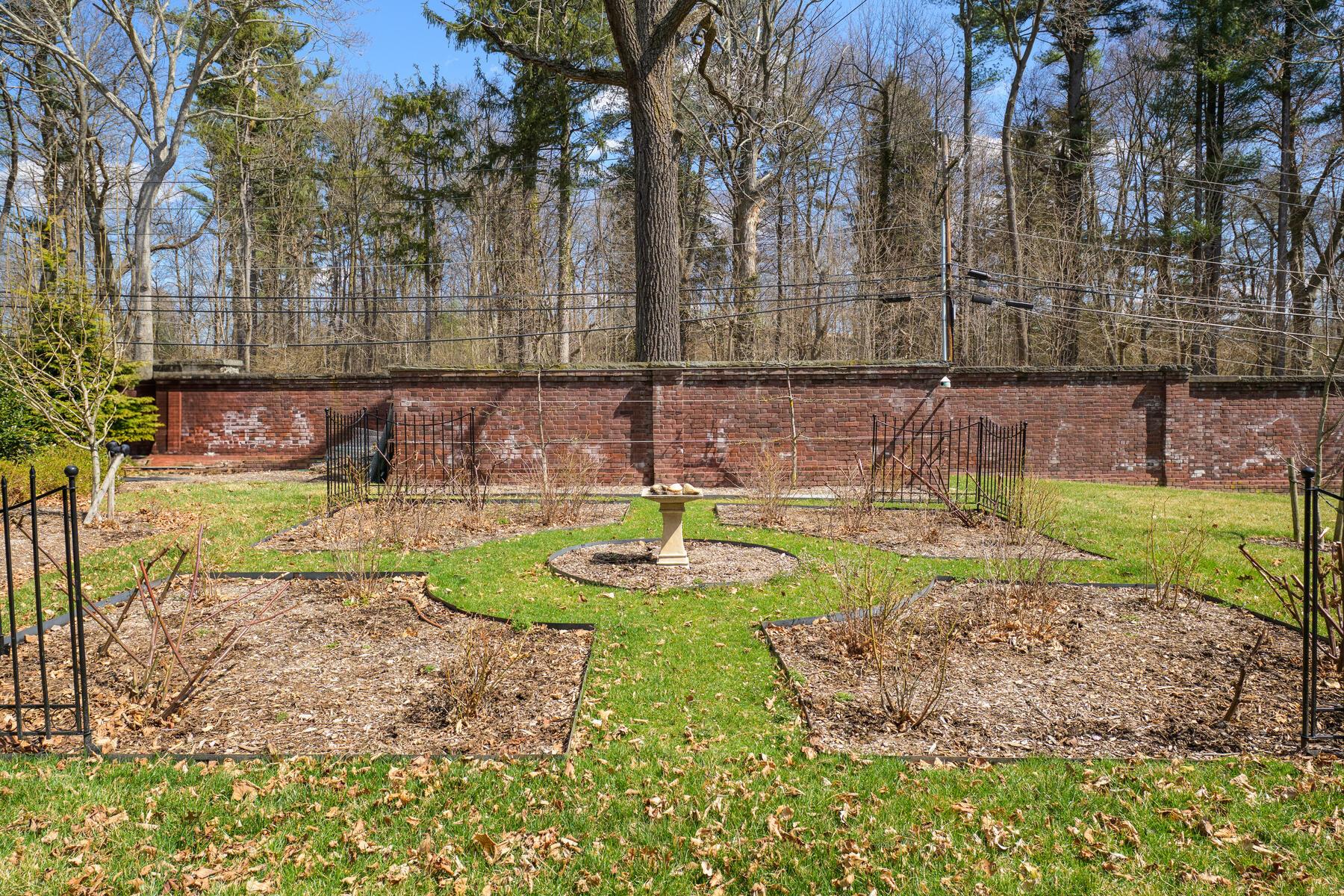 180 N Post Road, Old Westbury, New York image 22