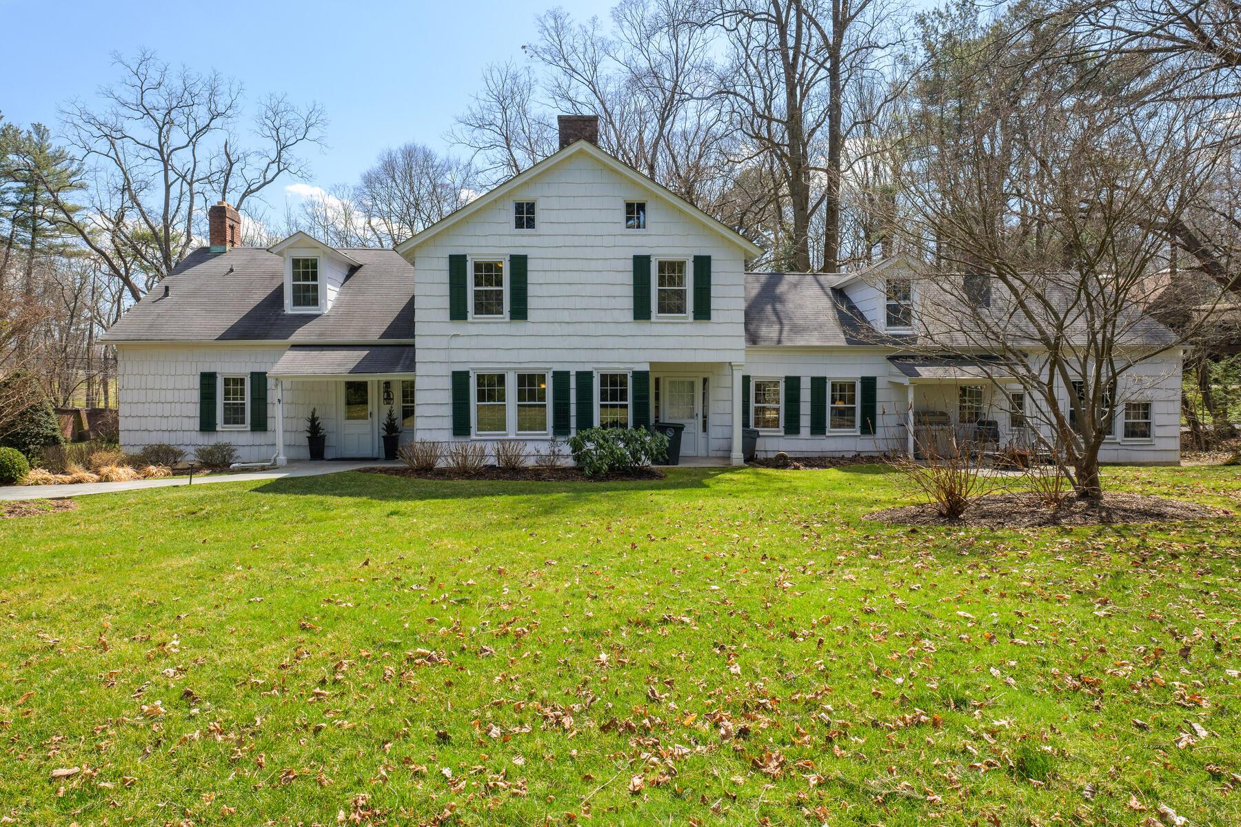 180 N Post Road, Old Westbury, New York image 2