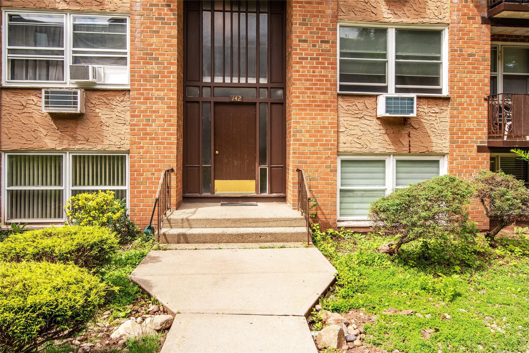 142 Kearsing Parkway #A, Monsey, New York image 2