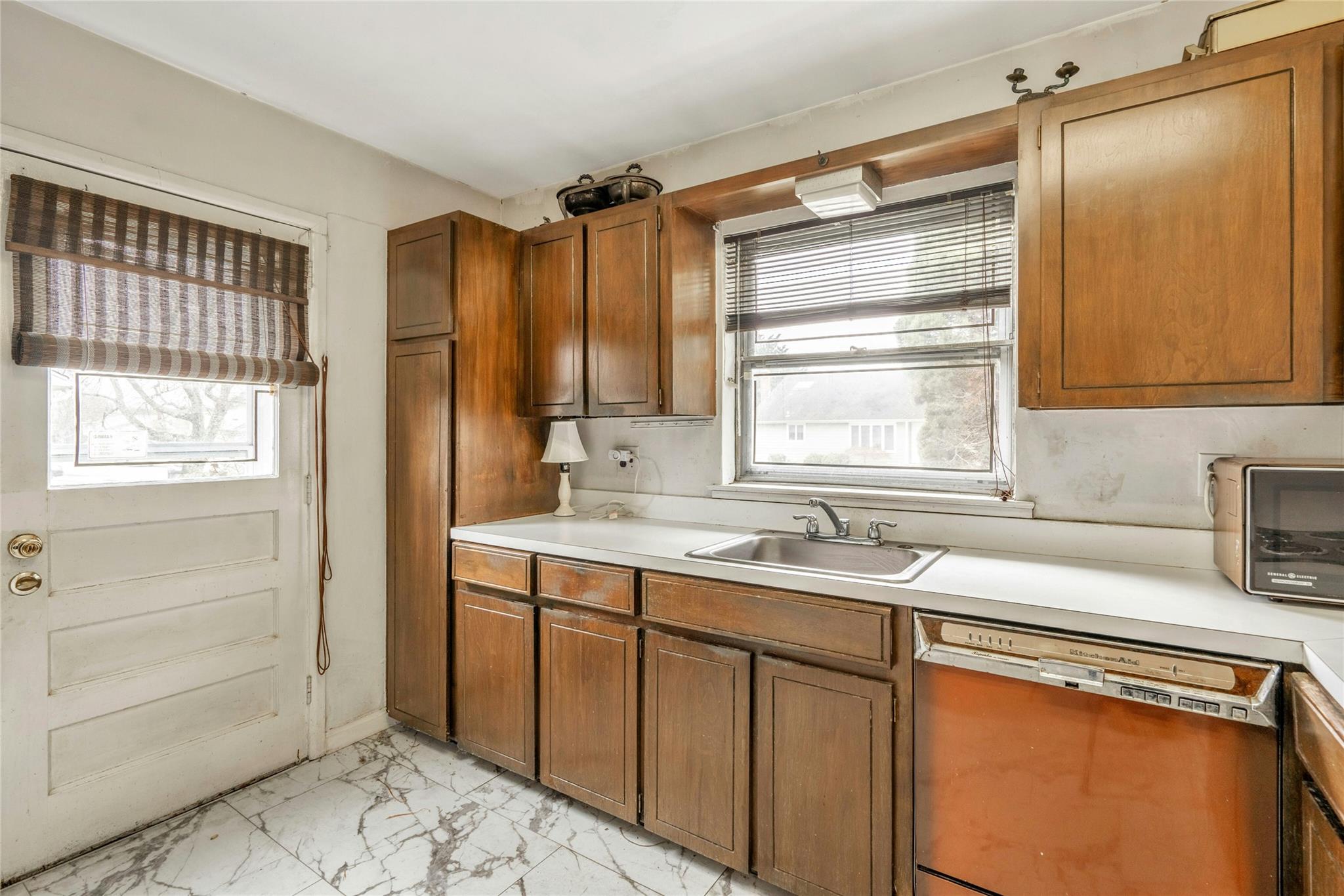 19 Brook Path, Plainview, New York image 13
