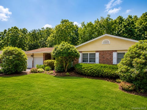 Homes For Sale - 114 Washington Boulevard<br/> Suffolk County, Commack, NY 11725