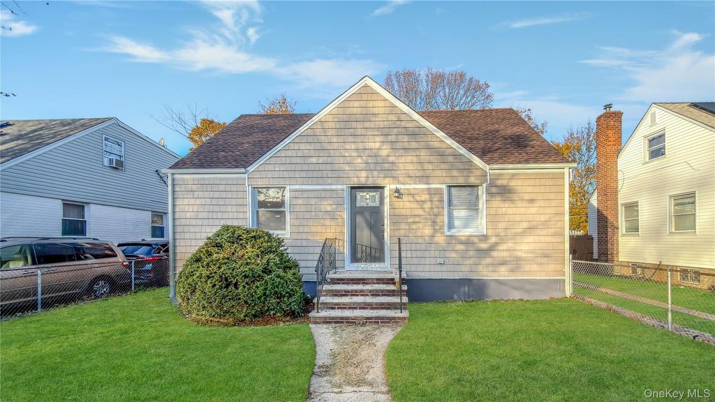 Photo of 15 Circle Drive, Hempstead, NY 11550 (MLS # 939378)