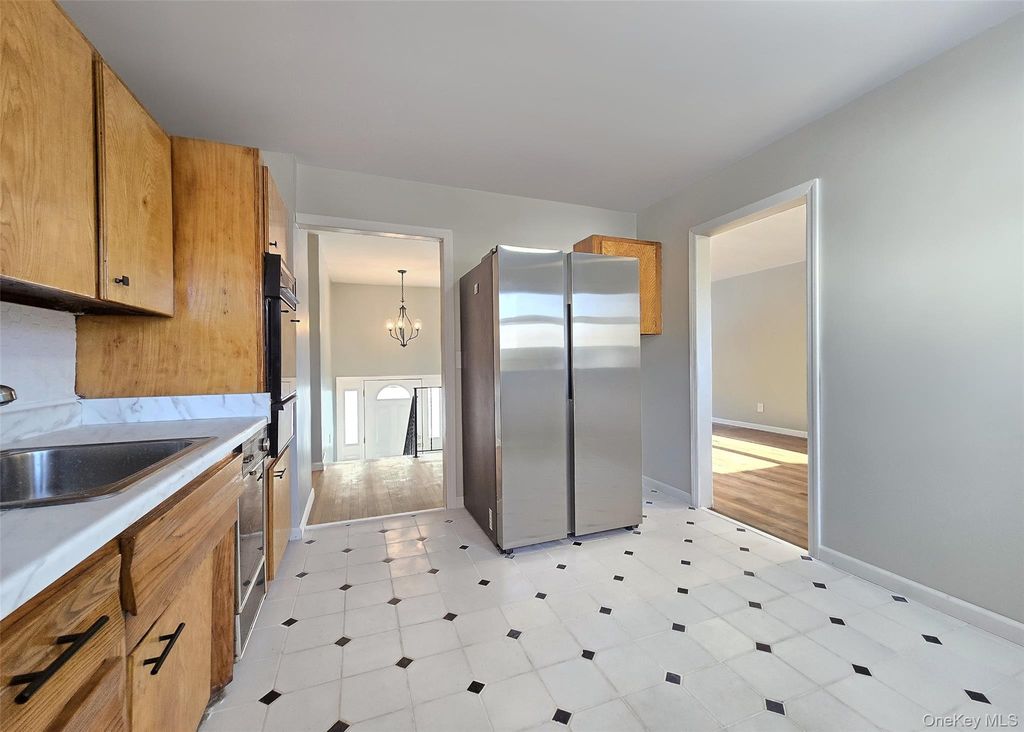 Photo of 19 University Drive, Ronkonkoma, NY 11779 (MLS # 960912)