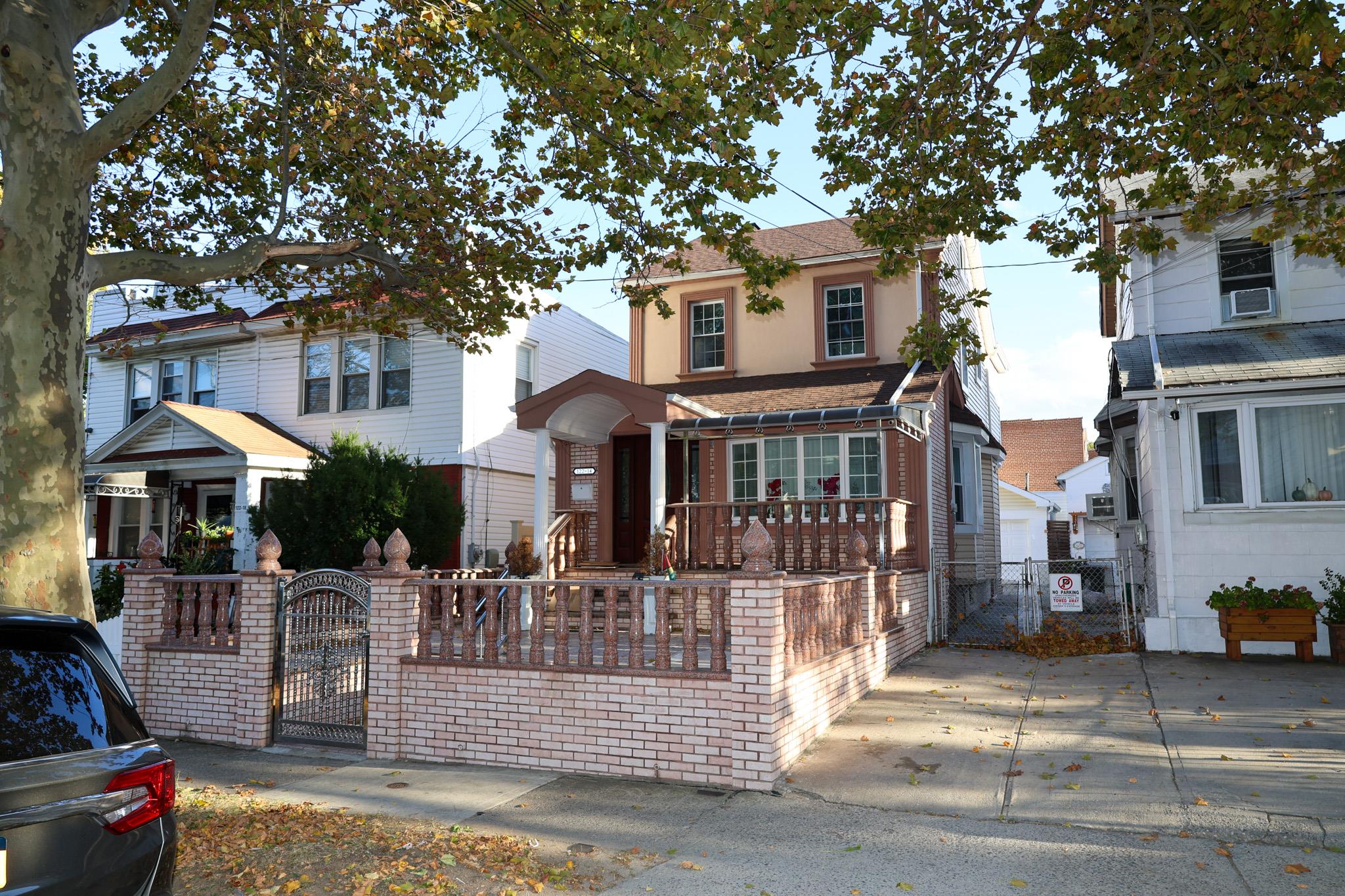 Linden Boulevard, Ozone Park, Queens, NY - 2 Bedrooms  
1 Bathrooms - 
