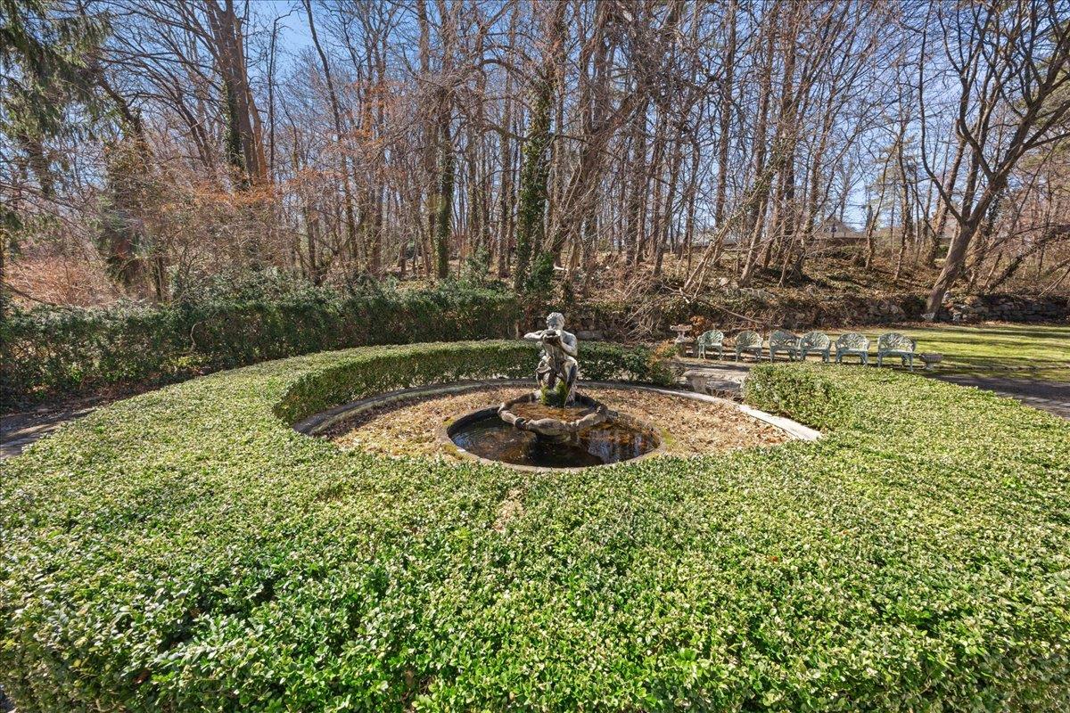 365 E Shore Road, Great Neck, New York image 37