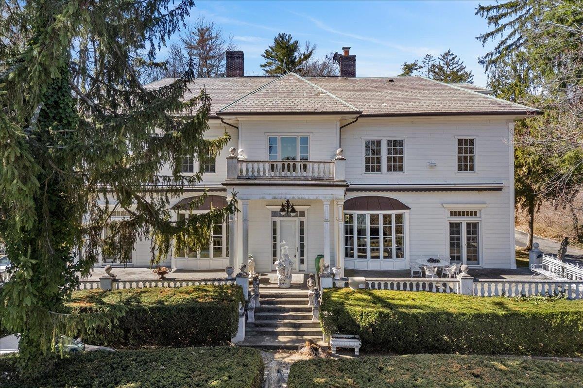 365 E Shore Road, Great Neck, New York image 3