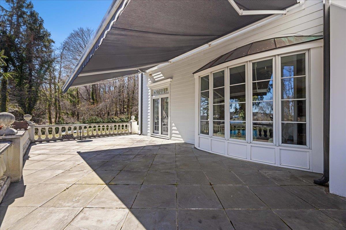365 E Shore Road, Great Neck, New York image 35