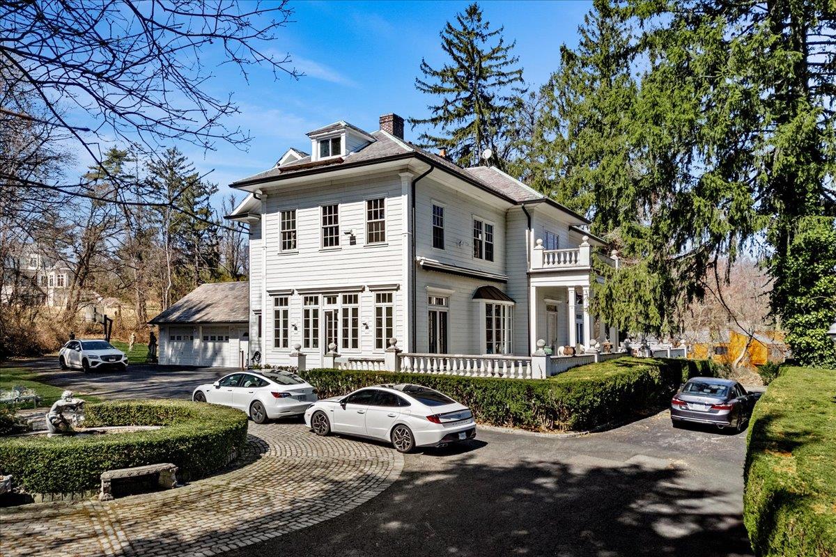 365 E Shore Road, Great Neck, New York image 40
