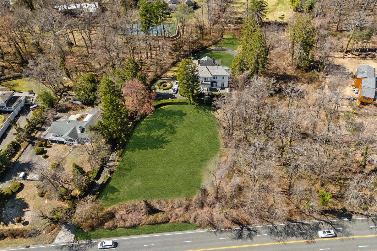 365 E Shore Road, Great Neck, New York image 38