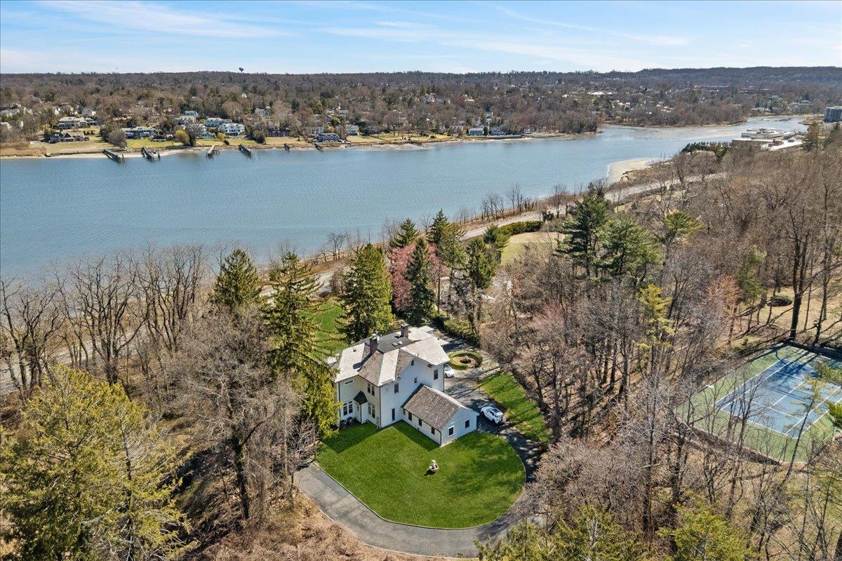 365 E Shore Road, Great Neck, New York image 1