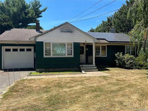 725 Peconic Lane Peconic NY 11958