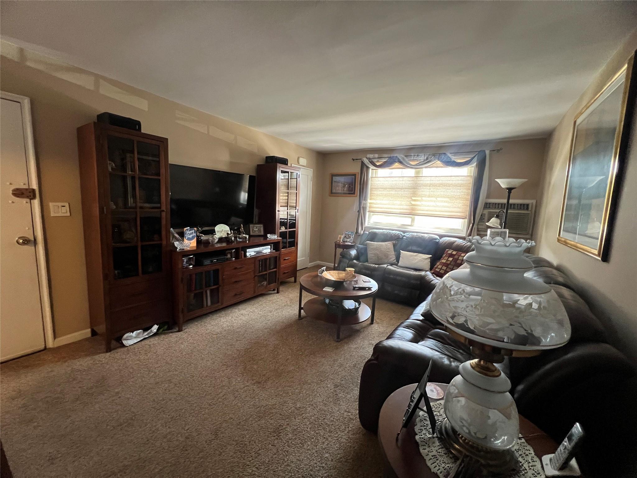 253-01 60 Avenue #2FL, Little Neck, New York image 2