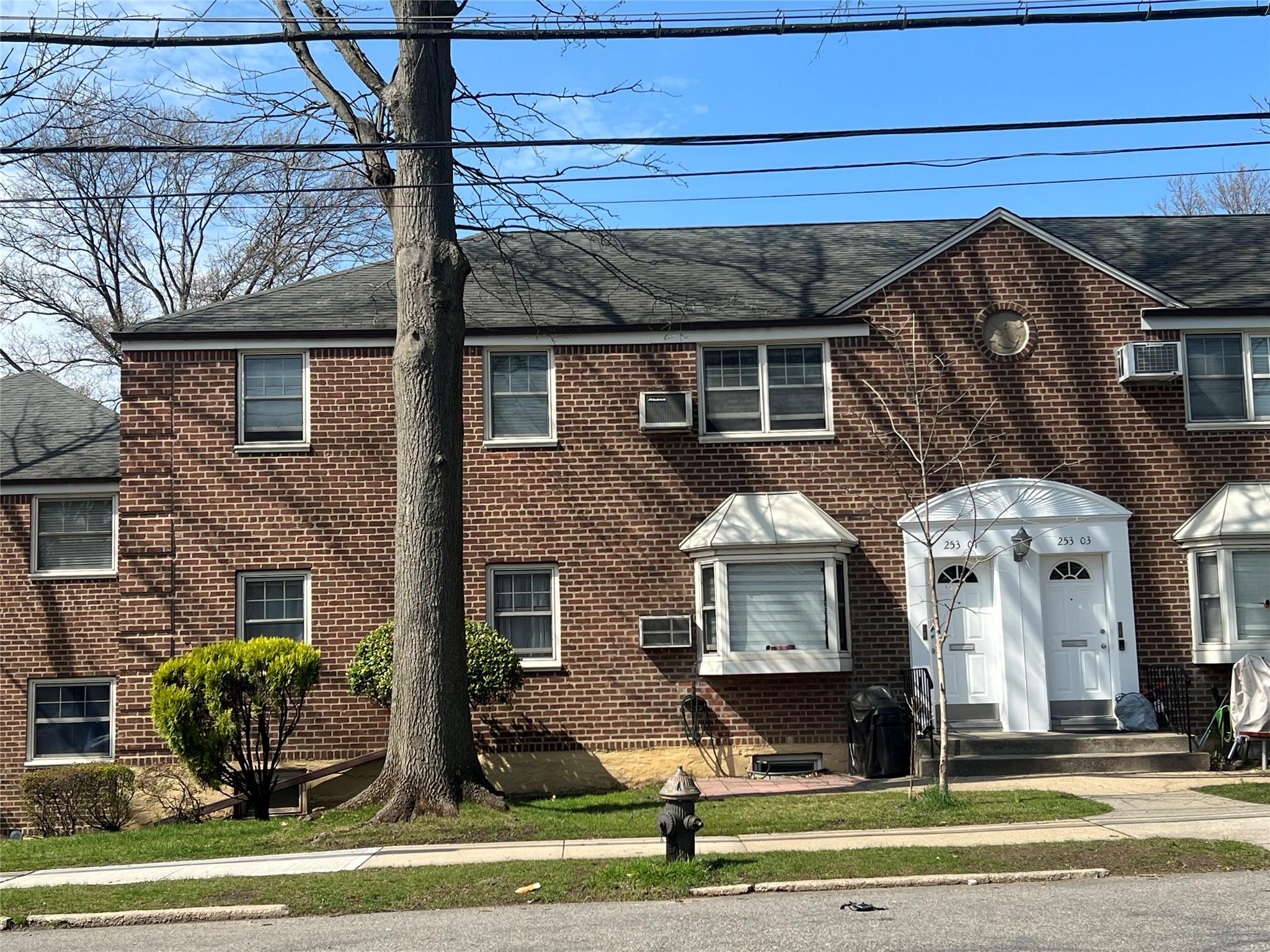 60 Avenue 2Fl, Little Neck, Queens, NY - 3 Bedrooms  
1 Bathrooms  
6 Rooms - 