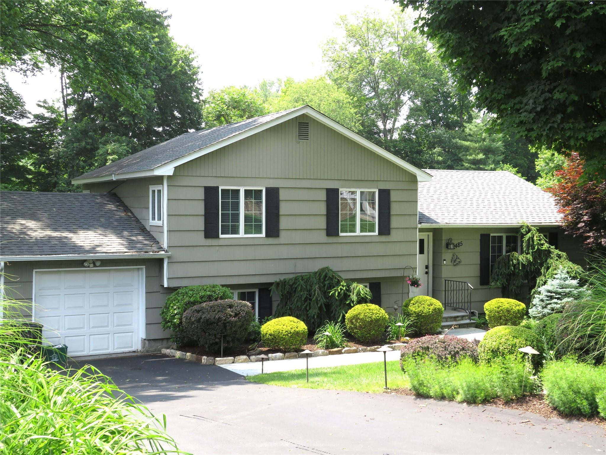 Property for Sale at Pine Grove Court, Yorktown Heights, New York - Bedrooms: 3 
Bathrooms: 3 
Rooms: 11  - $759,900