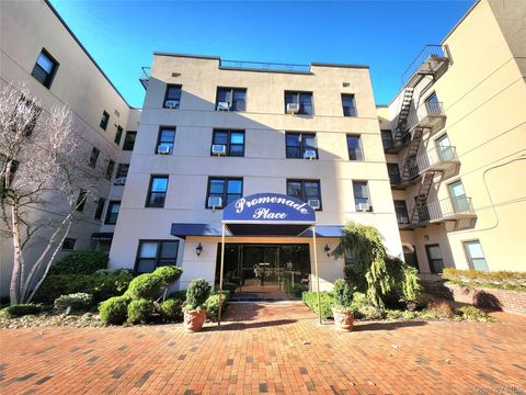 11 Wooleys Lane 2E Great Neck NY 11023