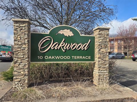 Homes For Sale - 10 Oakwood Terrace #26<br/> Orange County, New Windsor, NY 12553