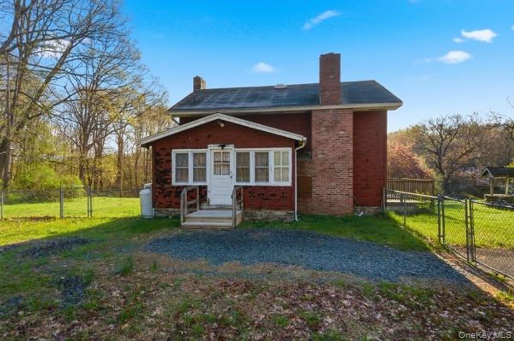 Photo of 32 Heinsman Lane, Wallkill, NY 12589 (MLS # 971295)