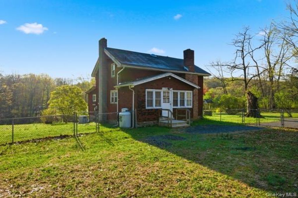 Photo of 32 Heinsman Lane, Wallkill, NY 12589 (MLS # 971295)