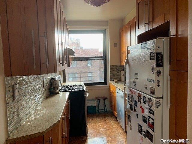 98-41 64rd Rd #7B, Rego Park, New York image 3