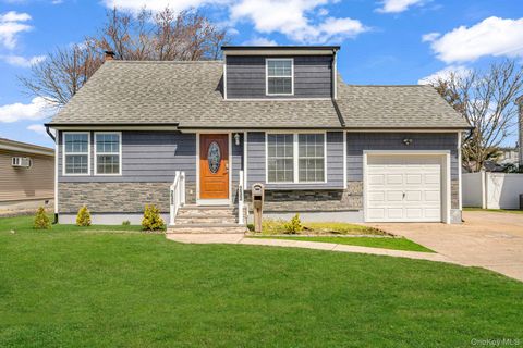 232 30th Street Lindenhurst NY 11757