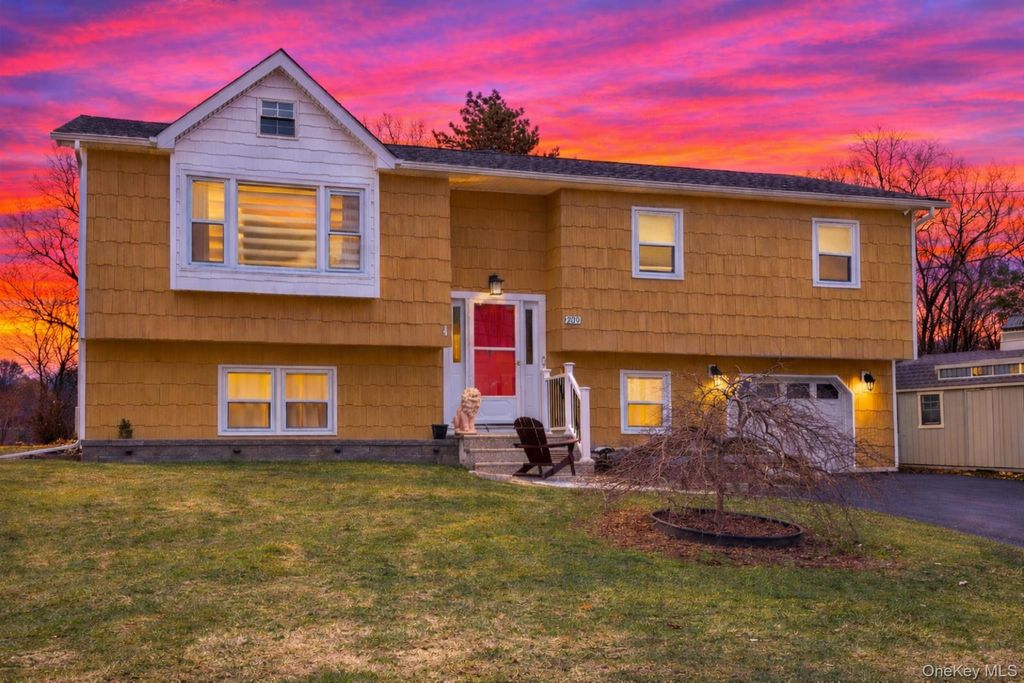 Photo of 209 Summit Drive, New Windsor, NY 12553 (MLS # 971287)