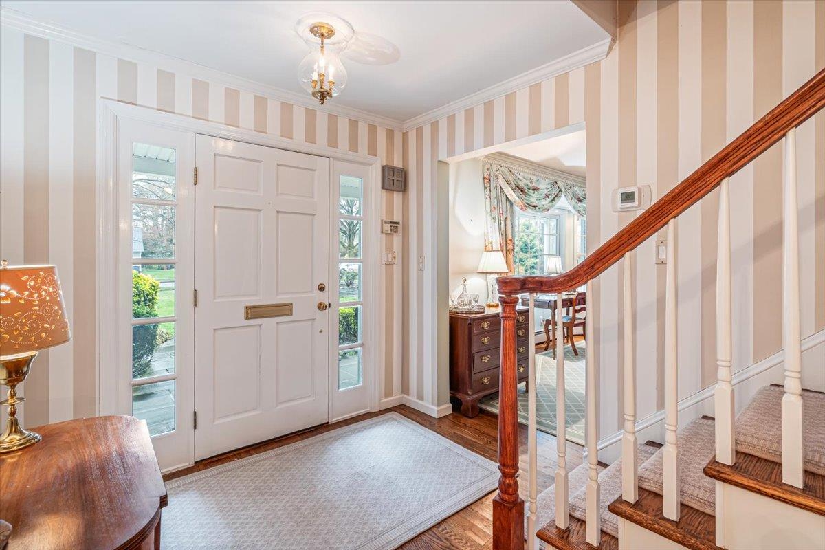 55 Osborne Road, Garden City, New York image 4