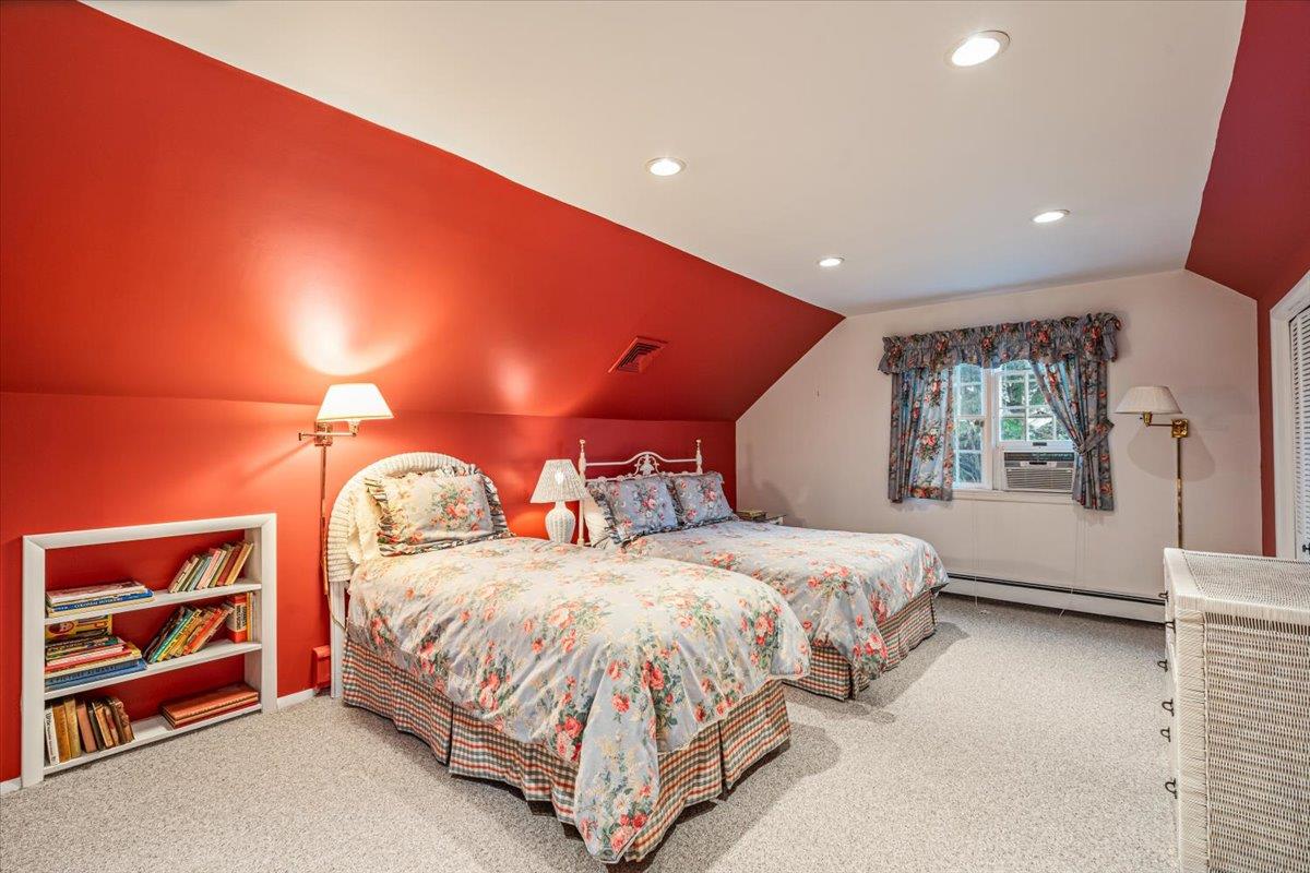 55 Osborne Road, Garden City, New York image 24