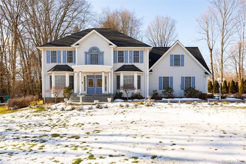 Homes For Sale - 8 Toms Way<br/> Poughkeepsie, NY 12603