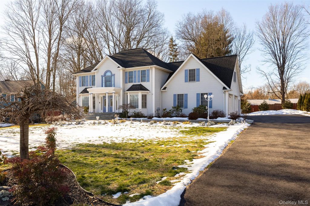 Photo of 8 Toms Way, Poughkeepsie, NY 12603 (MLS # 966629)