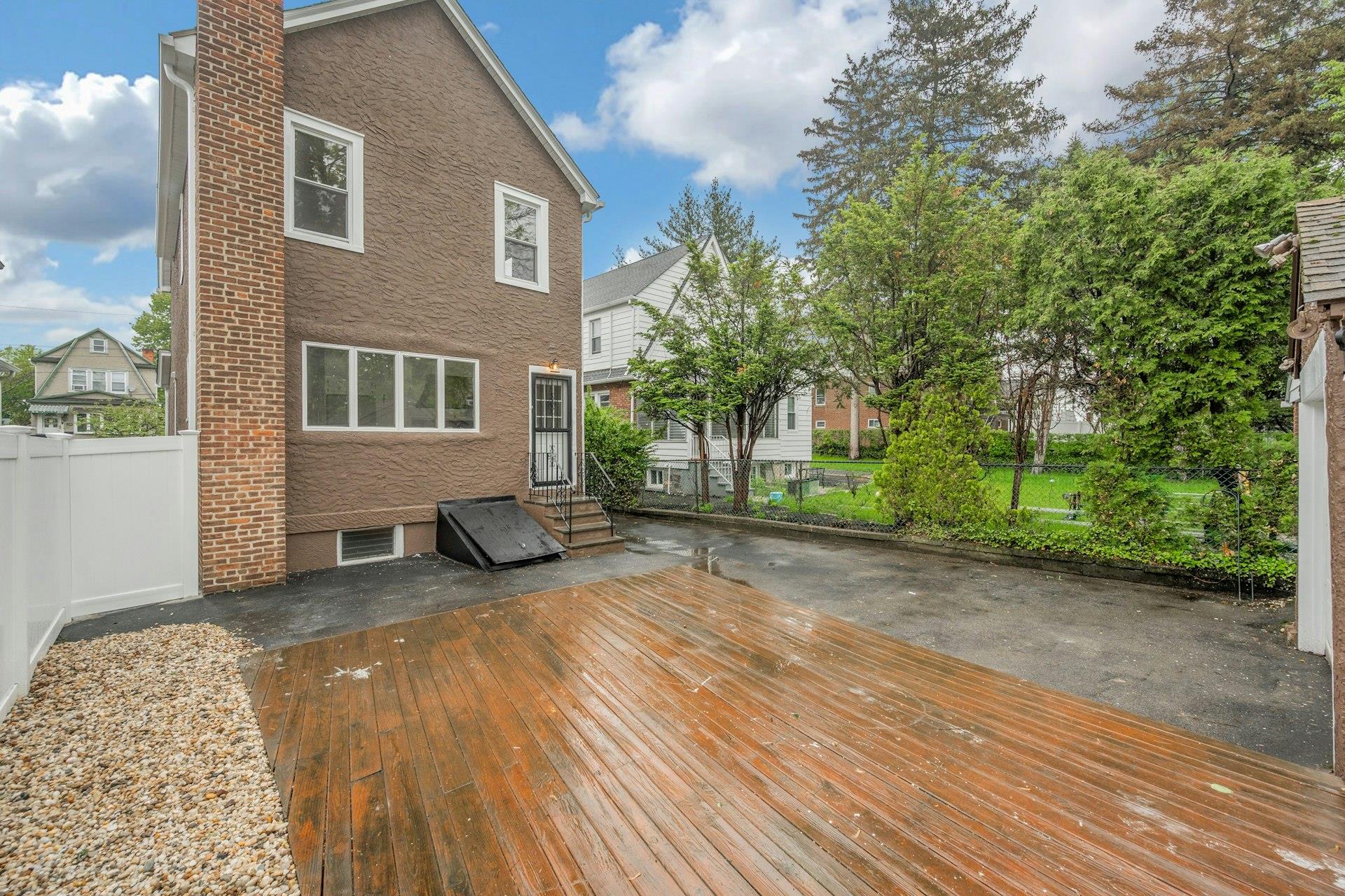 39 Crestmont Avenue, Yonkers, New York image 24