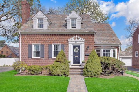 Photo of 39 Cynthia Court, Hempstead, NY 11550 (MLS # 985240)