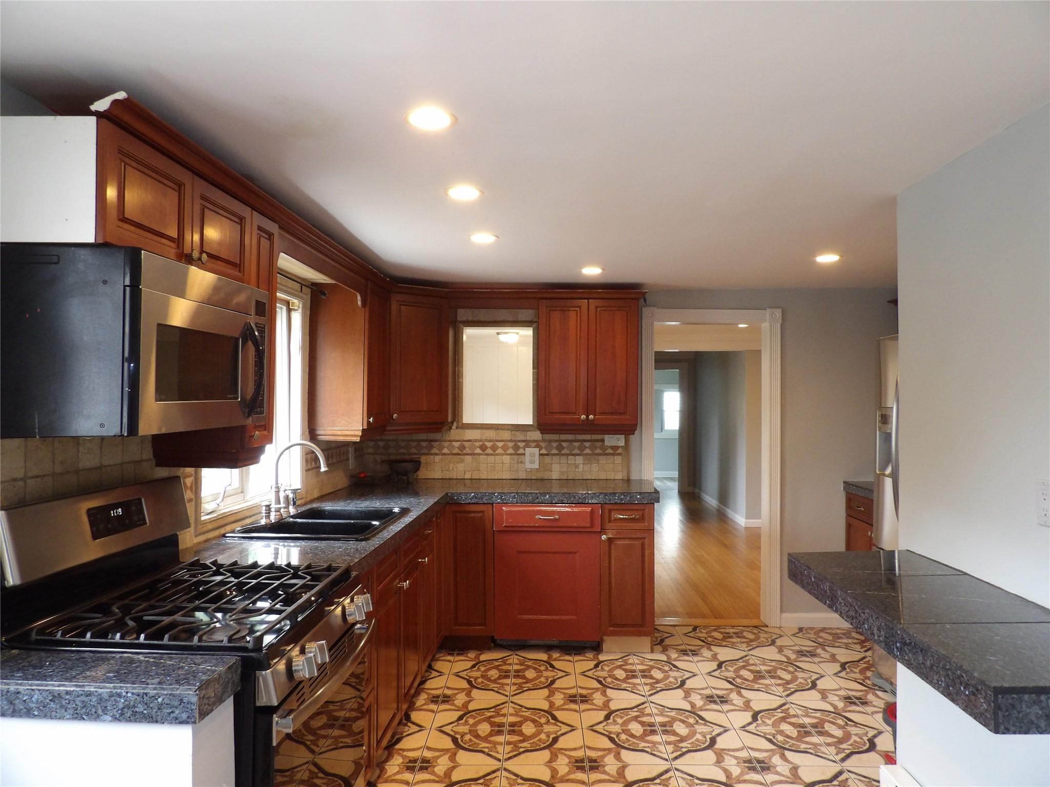 Rental Property at Maple Ave Ave, Croton Falls, New York - Bedrooms: 2 
Bathrooms: 1 
Rooms: 5  - $2,400 MO.