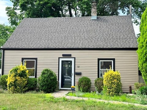 Homes For Sale - 12 Garland Lane<br/> Westbury, NY 11590