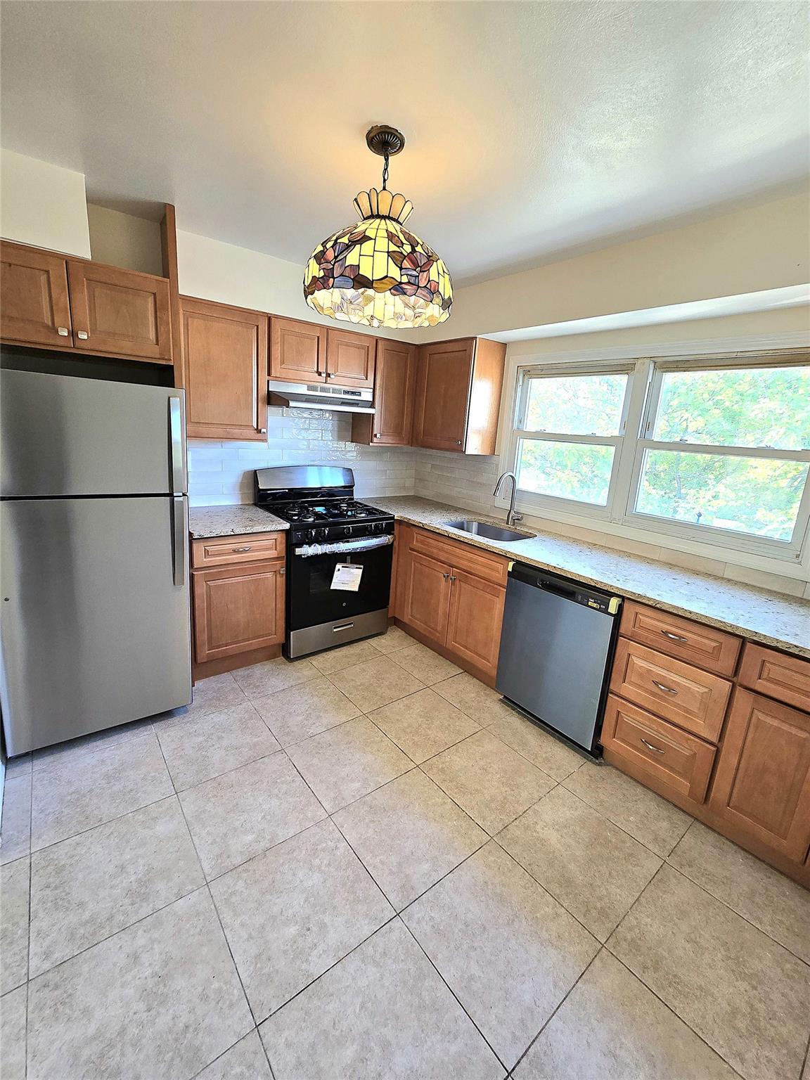 151st Avenue, Howard Beach, Queens, NY - 2 Bedrooms  
1 Bathrooms  
5 Rooms - 