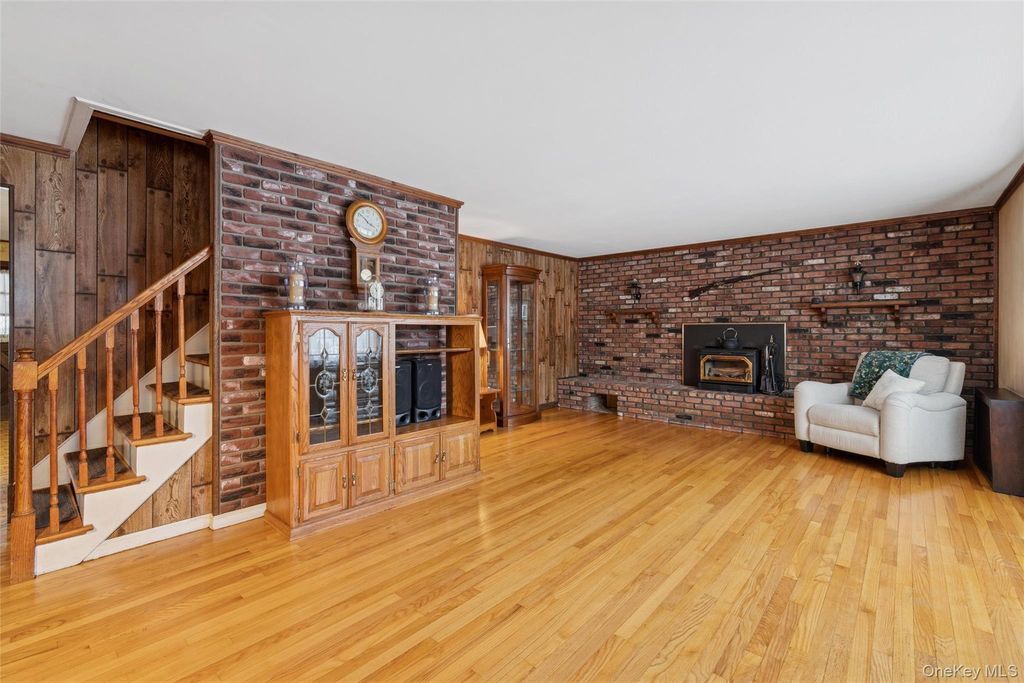 Photo of 6 Oak Street, Saint James, NY 11780 (MLS # 960775)