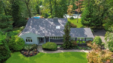 Photo of 25 Surry Hill Place, Huntington, NY 11743 (MLS # 918832)
