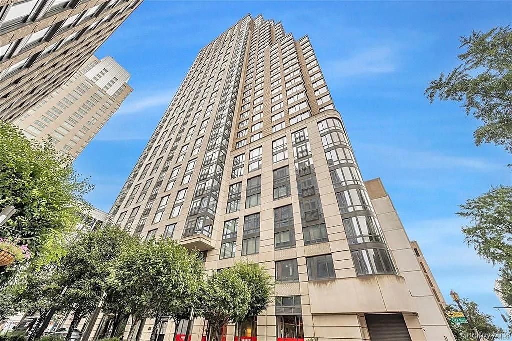 Photo of 10 City Place #3D, White Plains, NY 10601 (MLS # 961333)