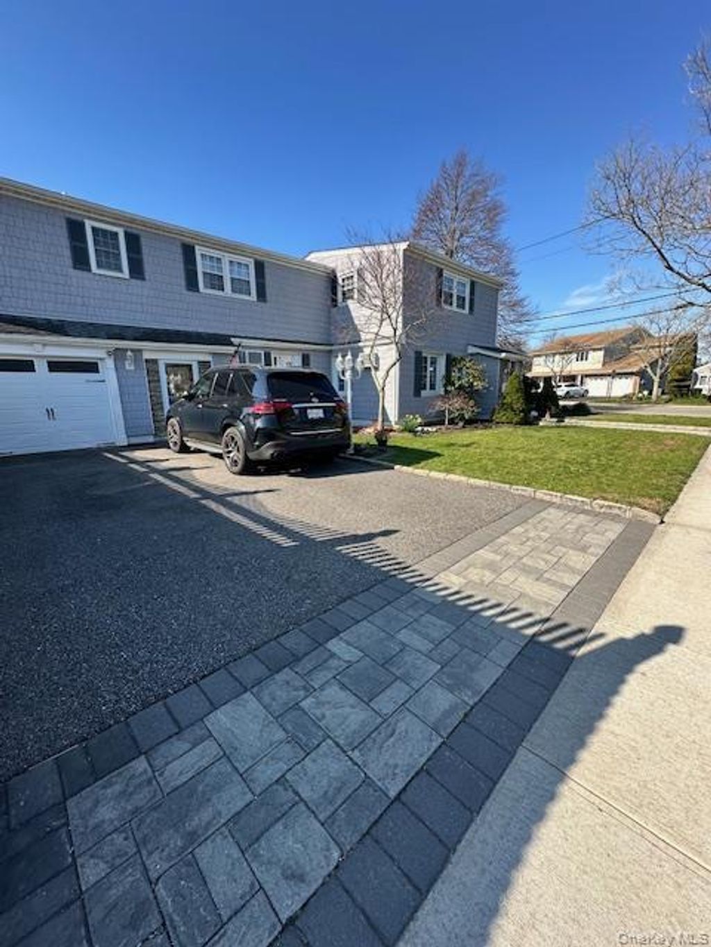 Photo of 2 Sutton Place, Massapequa, NY 11758 (MLS # 986492)
