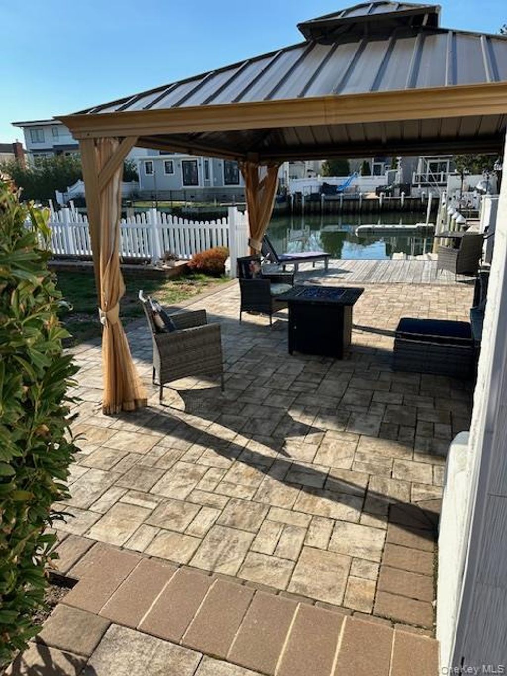 Photo of 2 Sutton Place, Massapequa, NY 11758 (MLS # 986492)