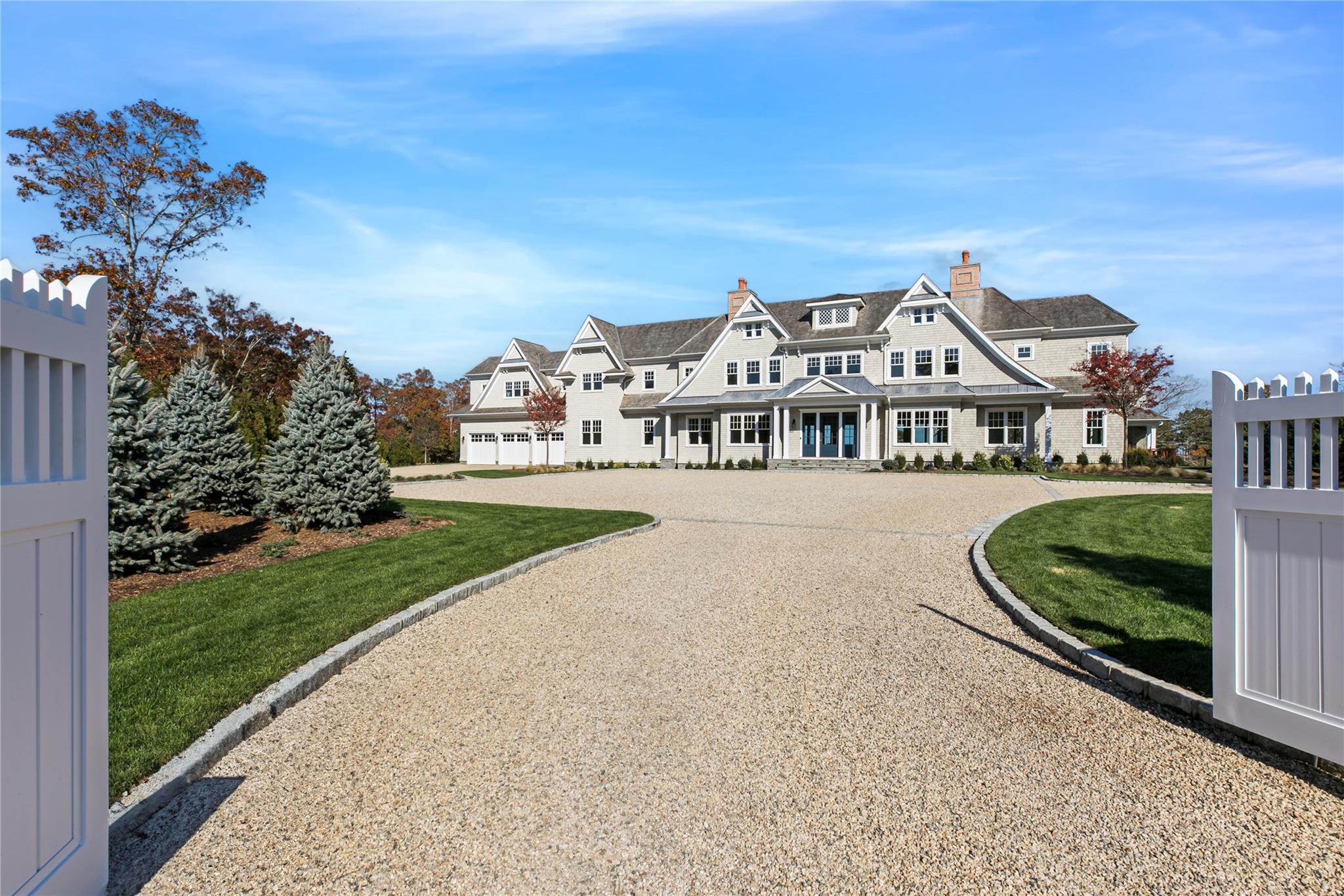 Second Neck Lane, Southampton, Hamptons, NY - 7 Bedrooms  
10.5 Bathrooms - 