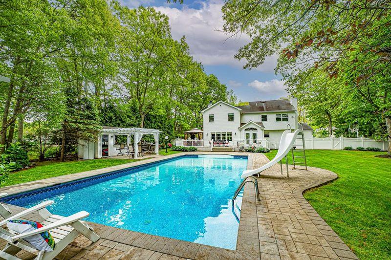 11 Daremy Lane, East Setauket, New York image 34
