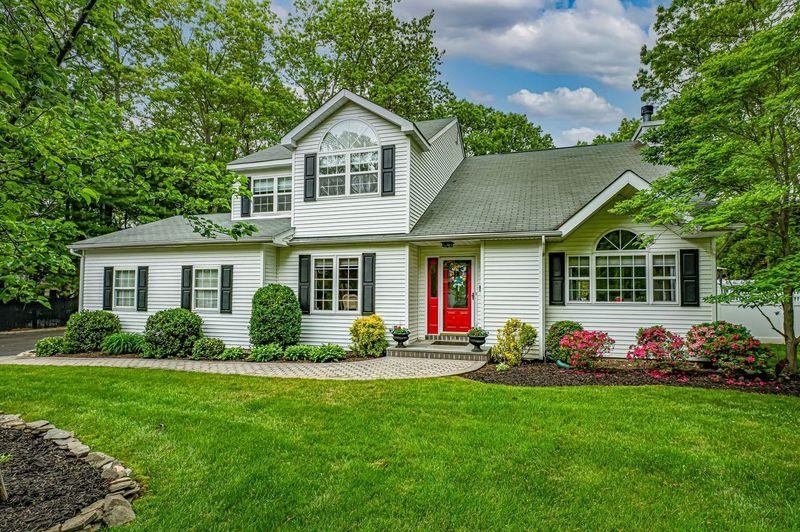 Property for Sale at Daremy Lane, East Setauket, Hamptons, NY - Bedrooms: 4 
Bathrooms: 4  - $999,990