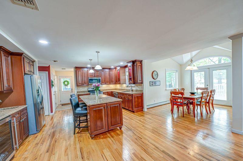 11 Daremy Lane, East Setauket, New York image 8