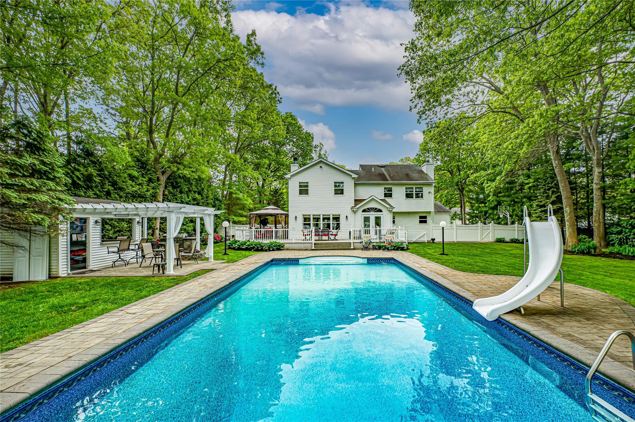 11 Daremy Lane, East Setauket, New York image 33