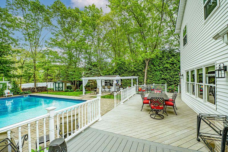11 Daremy Lane, East Setauket, New York image 32